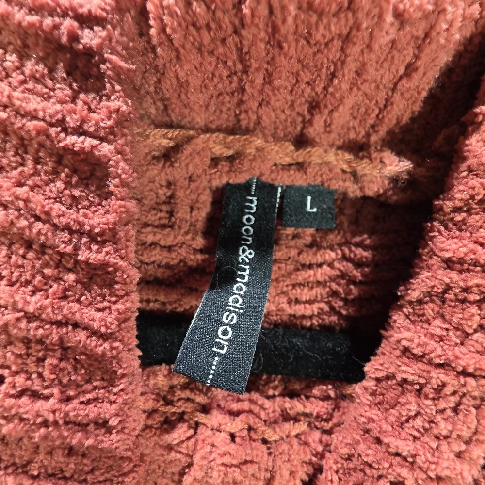 Moon & Madison Cozy Rust Color Knit Crop Sweater